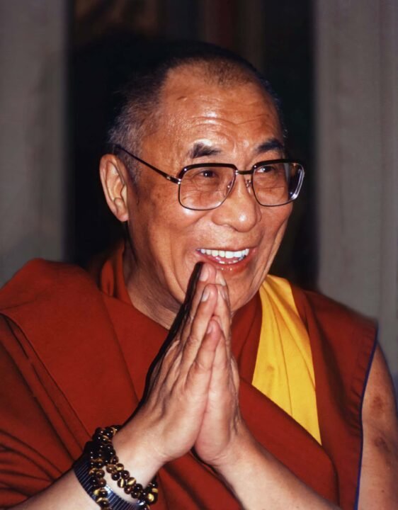 Dalai Lama https://upload.wikimedia.org/wikipedia/commons/c/cd/Dalai_Lama_1997.jpg